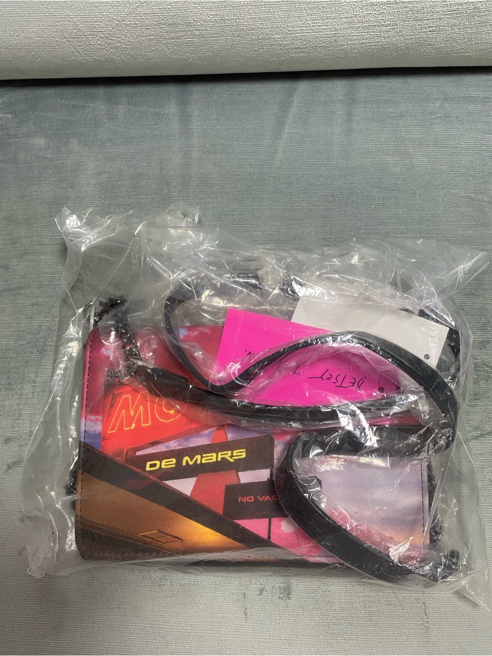 Betsey Johnson NWT Vacay Far Away 'Motel De Mars' Graphic Crossbody rare - Picture 17 of 17